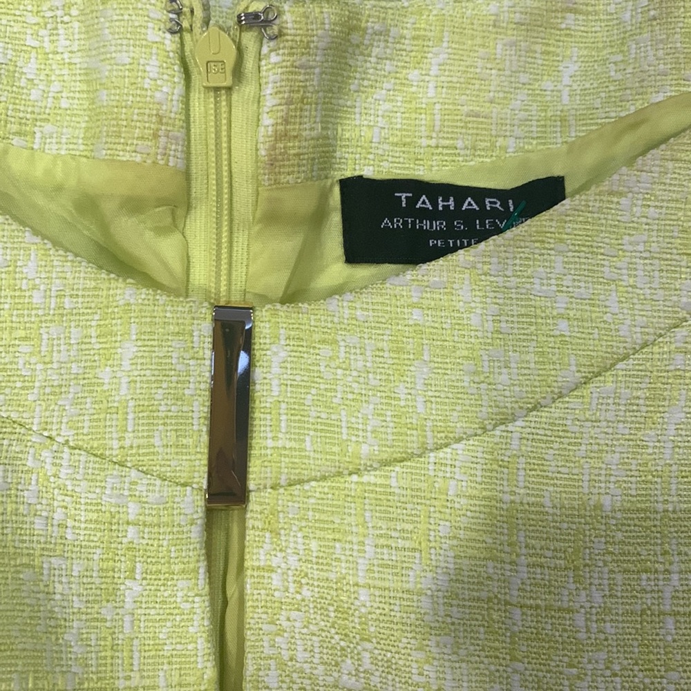 Tahari bright green dress. Missing the suit. In great condition - Picture 3 of 5